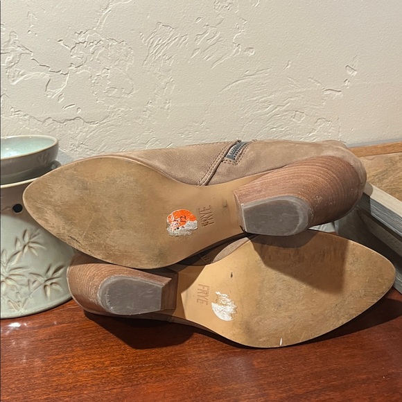 Frye Reina Western Ankle Booties Ash Tan - Picture 7 of 10
